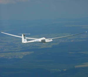 ASW 20L in 16,6m-Konfiguration im Geradeausflug
