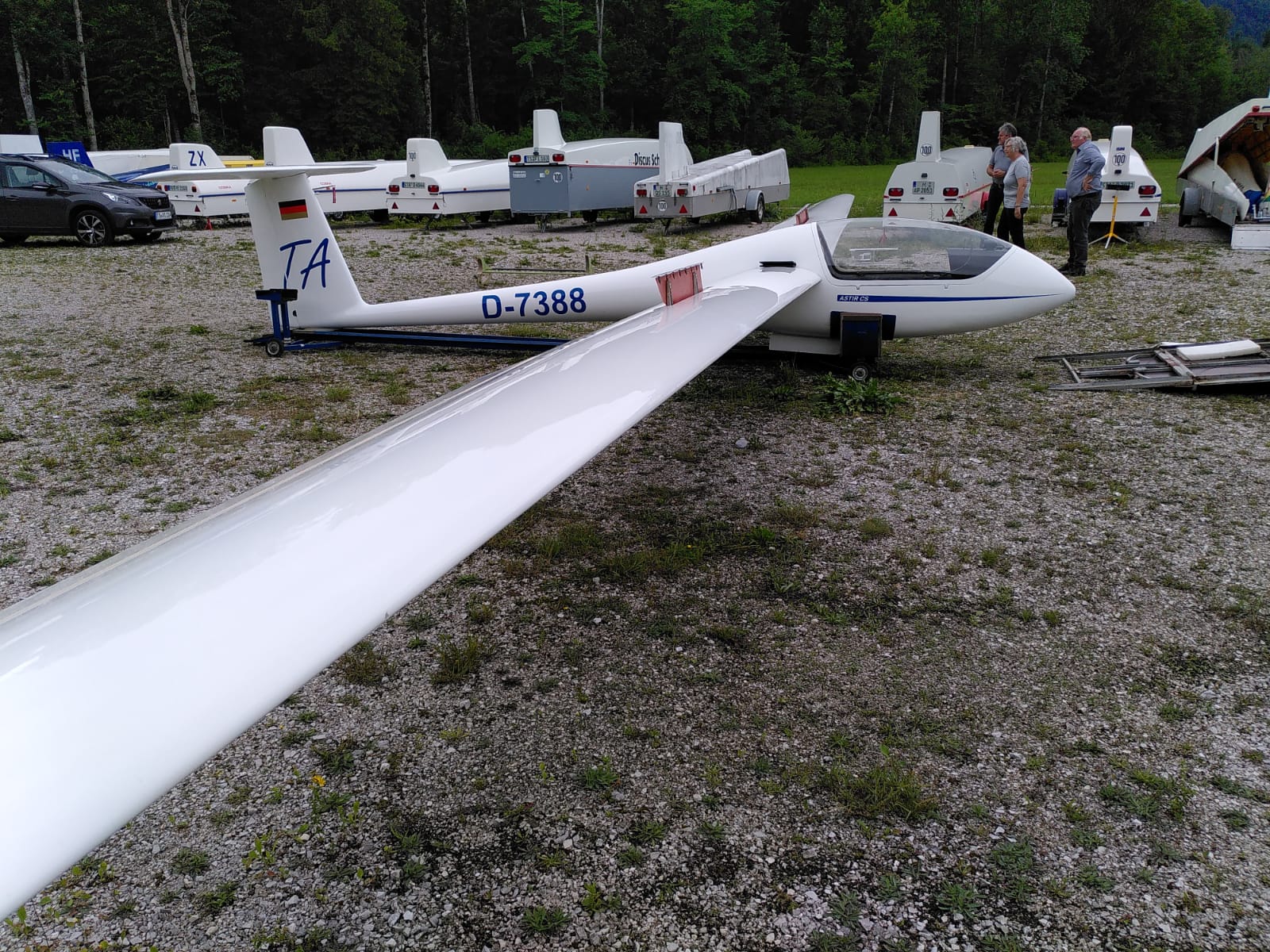 Astir CS Astir CS vor Flugzeuganhängern
